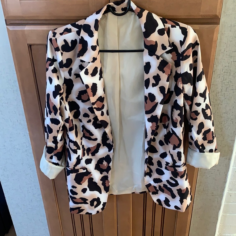 Leopard blazer size small